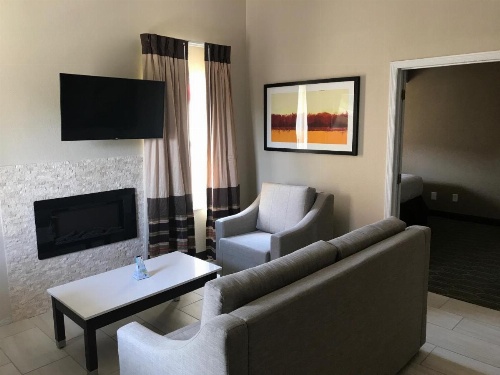 Hawthorn Suites by Wyndham image 14