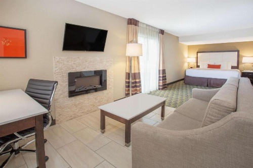 Hawthorn Suites by Wyndham image 2